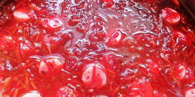 Рецепт свекольника с сосисками