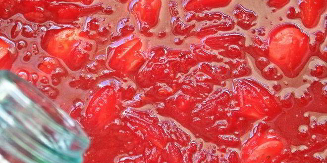 Рецепт свекольника с сосисками