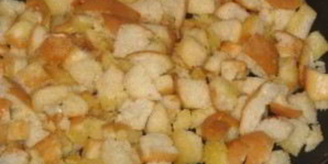 Рецепт сливочно-сырного суп с чесночными сухариками