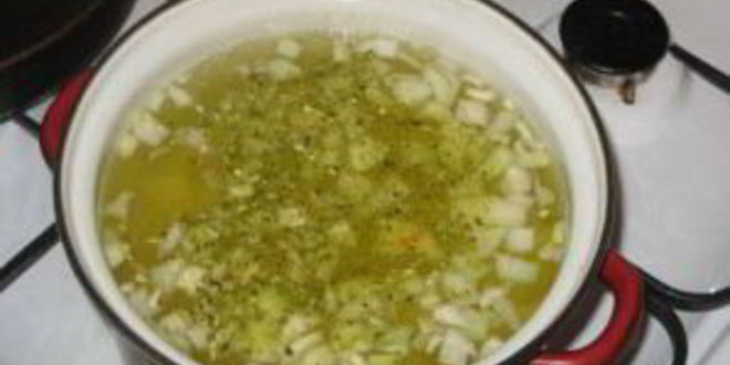 Рецепт сливочно-сырного суп с чесночными сухариками