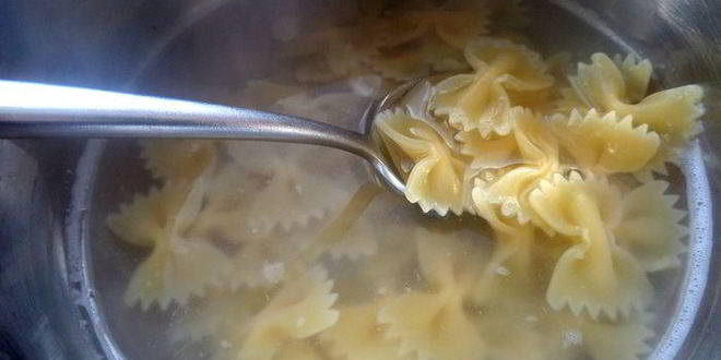 Рецепт сырно-макаронного суп и чипсы из лаваша