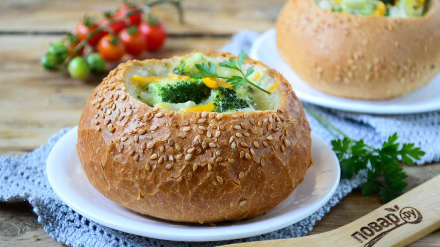 Рецепт сырного супа с брокколи в булочках