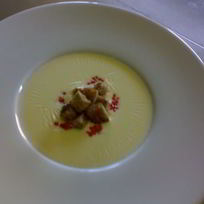 Рецепт Сырного супа с крутонами и красной икрой