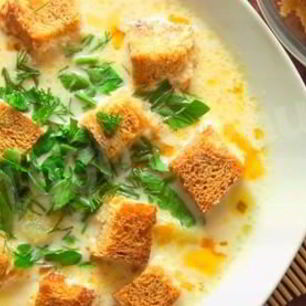 Рецепт Сырного супа с курицей и сухариками