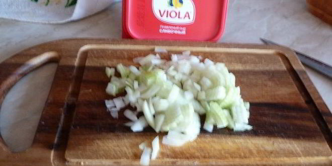 Рецепт сырного супчика с грибами и гренками