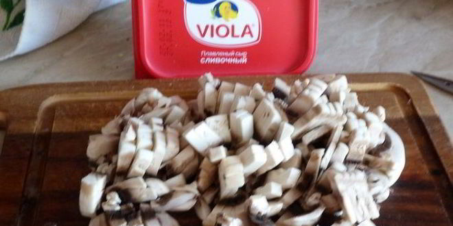 Рецепт сырного супчика с грибами и гренками