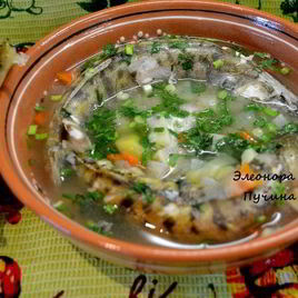 Рецепт Ухи в горшочке с грибным пирогом