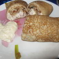 Рецепт Блинчиков с курицей под яблочно-чесночным соусом