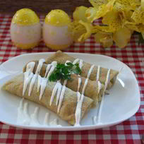 Блинчики со шпинатом, беконом и грибами