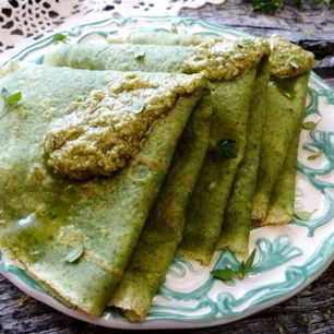 Рецепт Зеленых блинов с песто и куриным фаршем