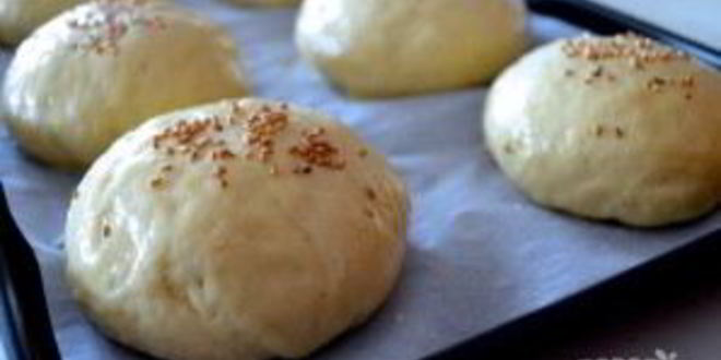 Рецепт булочек с мясом в пряном соусе