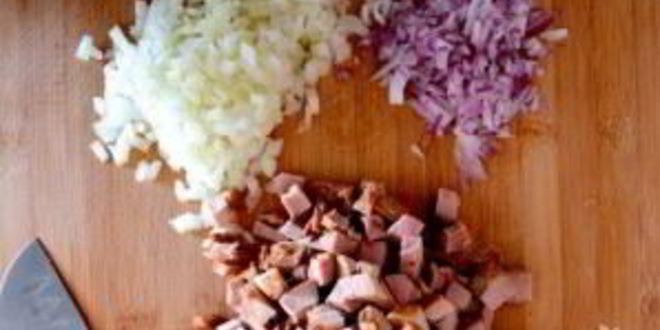 Рецепт булочек с мясом в пряном соусе