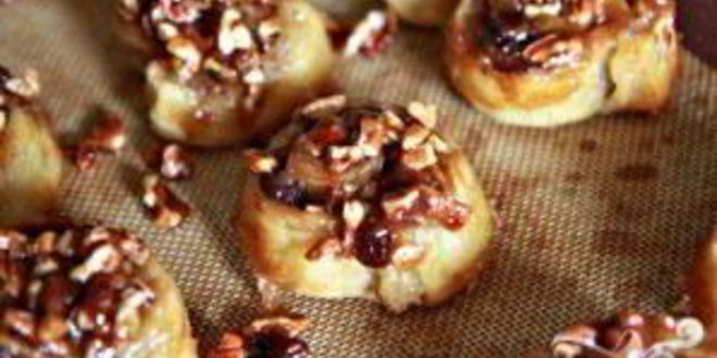 Рецепт булочек с орехами и изюмом