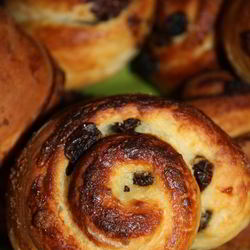 Рецепт Французских булочек с изюмом