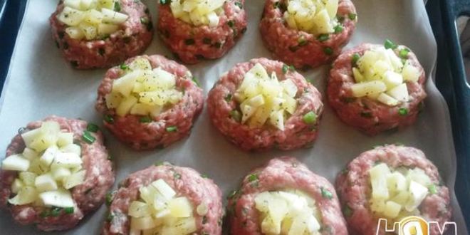 Рецепт мясных ватрушек с фруктовой начинкой