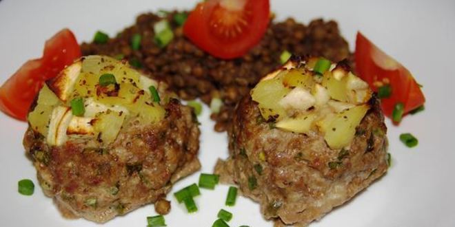 Рецепт мясных ватрушек с фруктовой начинкой