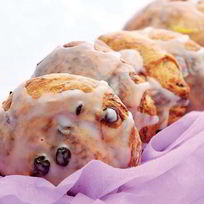 Рецепт Сдобных булочек с изюмом и шоколадом