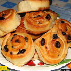 Рецепт Завитушек булочки с изюмом