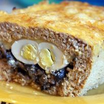 Мясной кекс с грибами и перепелиными яйцами