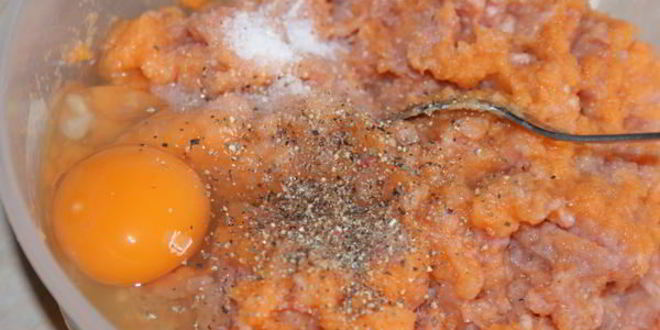 Рецепт мясного кекса с грибами и перепелиными яйцами