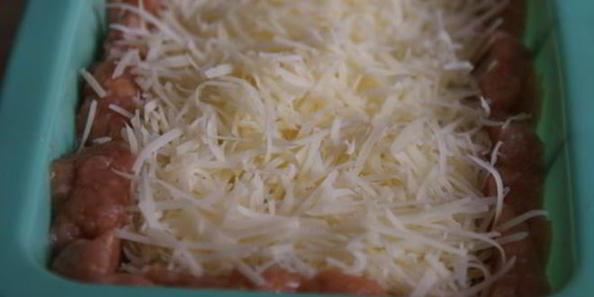 Рецепт мясного кекса с грибами и перепелиными яйцами