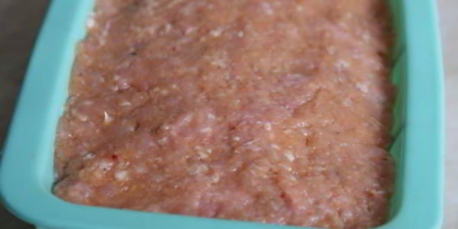 Рецепт мясного кекса с грибами и перепелиными яйцами