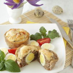 Рецепт Мясных кексов с перепелиными яйцами