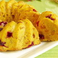 Рецепт Овсяного кекса с клюквой и курагой