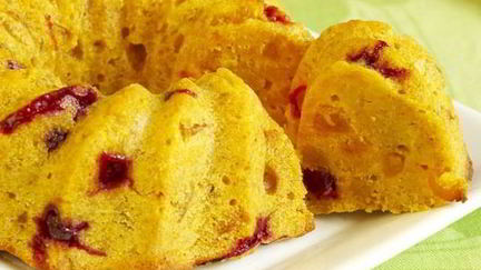 Рецепт Овсяного кекса с клюквой и курагой