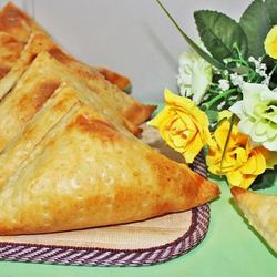 Рецепт Хачапури из слоеного теста с сыром в духовке