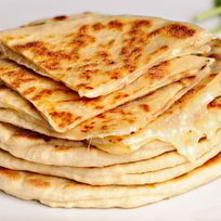 Хачапури с сыром и вареным яйцом