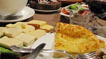 Рецепт Хачапури с сыром и яйцом