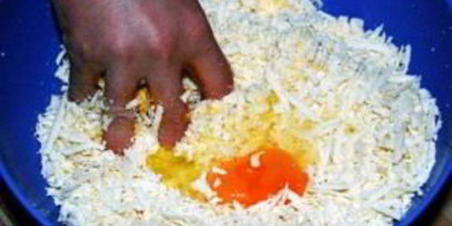 Рецепт хачапури с сыром и яйцом