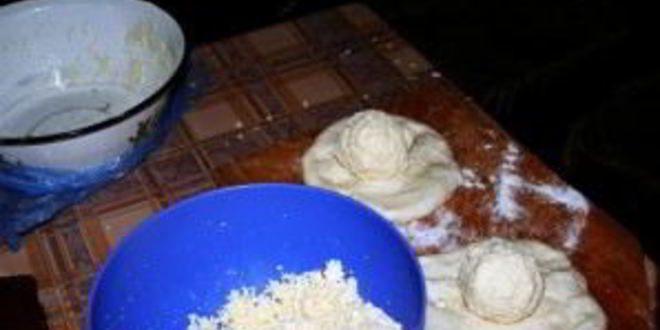 Рецепт хачапури с сыром и яйцом