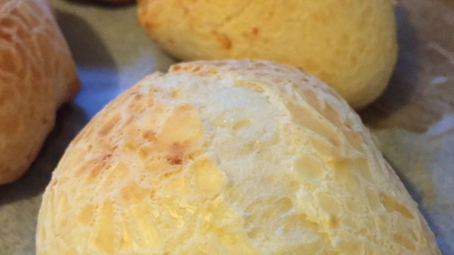 Рецепт бразильского безглютенового сырного хлеба пао ди кейжу