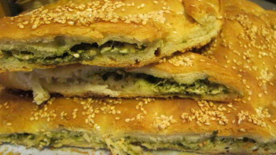 Рецепт хлеба с базиликом, пармезаном и кунжутом