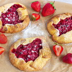 Рецепт Клубничных галет из творожного теста