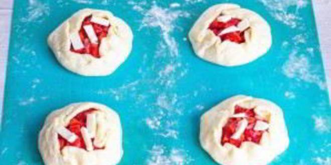 Рецепт клубничных галет из творожного теста