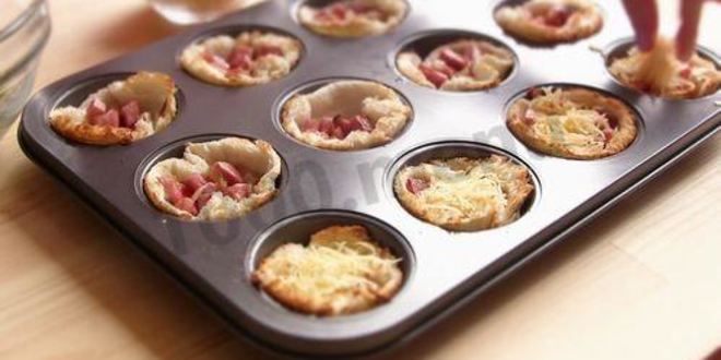 Рецепт корзиночек из тостового хлеба с колбасой и сыром