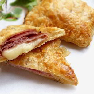 Рецепт Конвертиков из слоеного теста с сыром