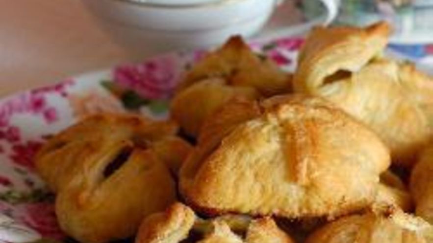 Рецепт конвертиков из слоеного теста с яблоками