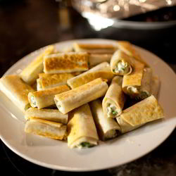 Рецепт Рулетиков из лаваша с сыром