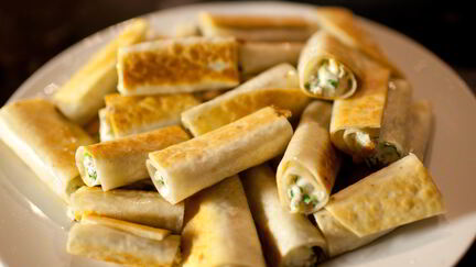 Рецепт Рулетиков из лаваша с сыром