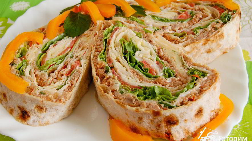 Рецепт закуски из лаваша с фаршем и помидорами