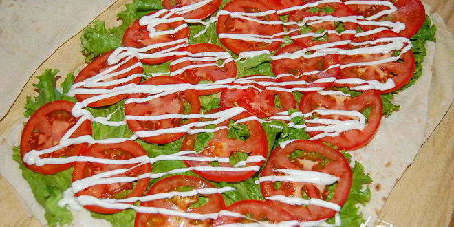 Рецепт закуски из лаваша с фаршем и помидорами