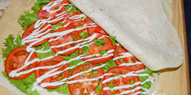 Рецепт закуски из лаваша с фаршем и помидорами