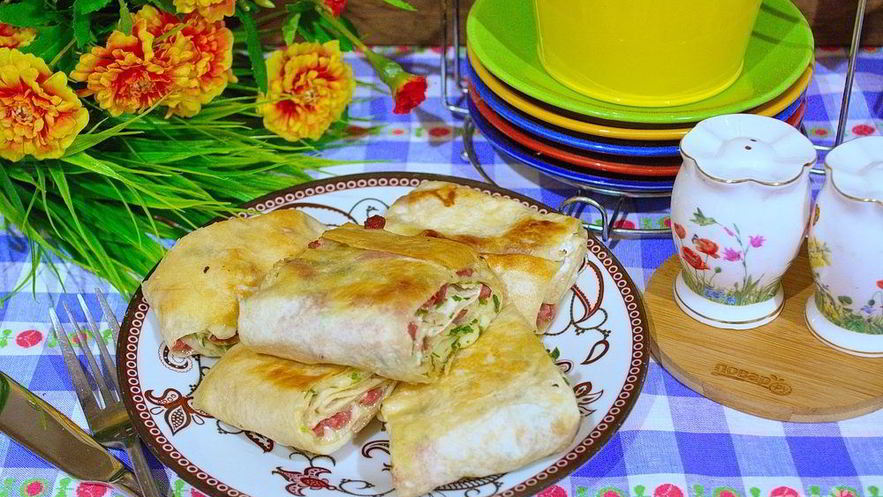 Рецепт жареного лаваша с колбасой и сыром