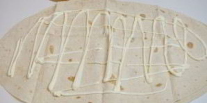 Рецепт жареного лаваша с колбасой и сыром