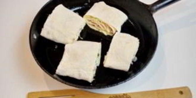Рецепт жареного лаваша с колбасой и сыром