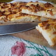 Рецепт Фокаччи с брынзой и карамелезированным луком